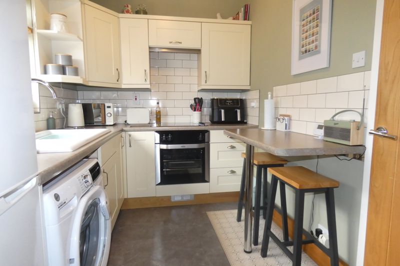 Kitchen/Breakfast- click for photo gallery